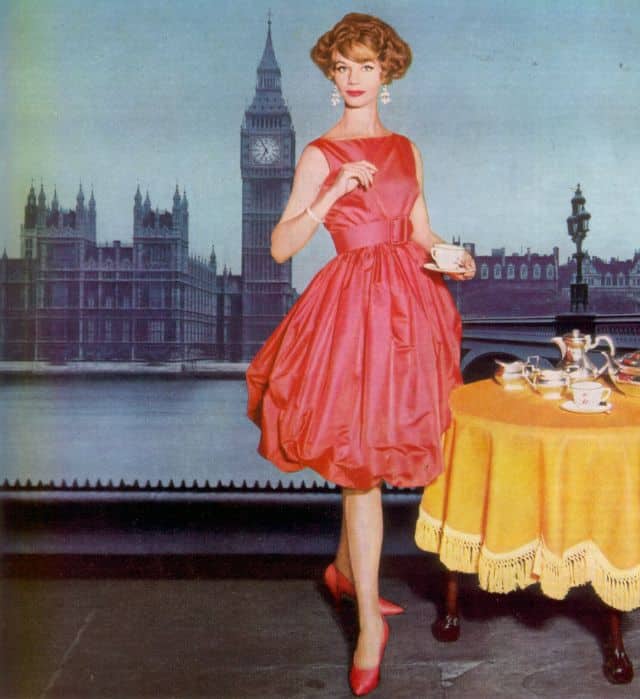 1950s Evening Dresses & Ball Gowns Photo