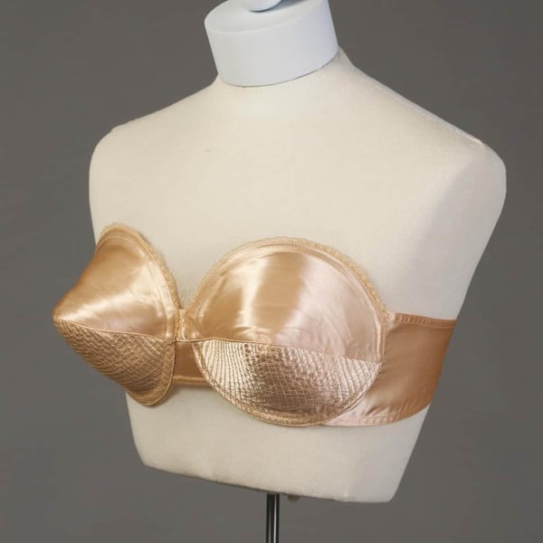 The Bullet Bra - A Trademark of Women's Clothing in the 50s - Fifities Web